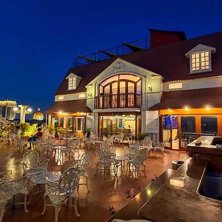 Hotel Godwin - Colaba Bombaim Exterior foto