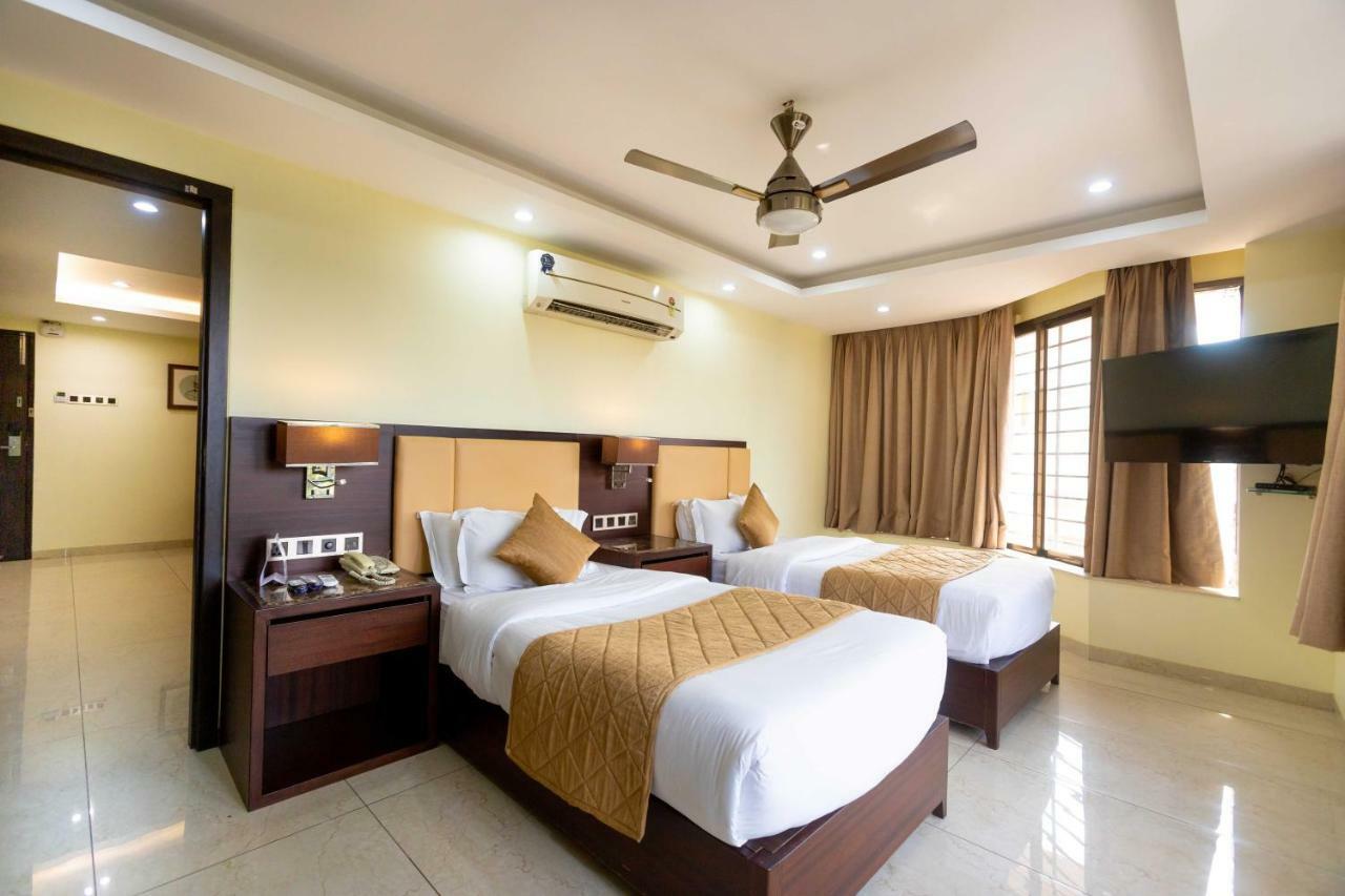 Hotel Godwin - Colaba Bombaim Exterior foto