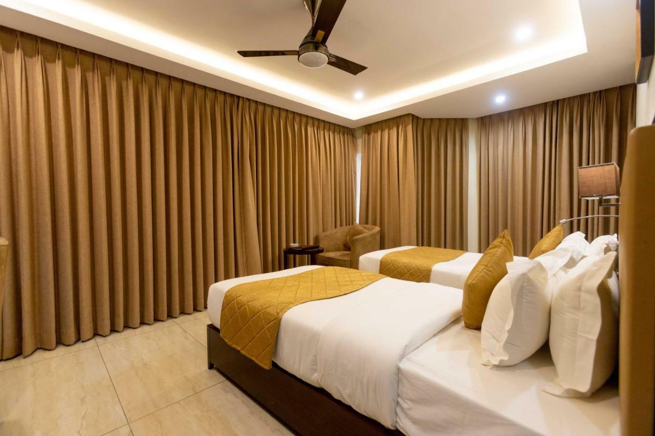 Hotel Godwin - Colaba Bombaim Exterior foto