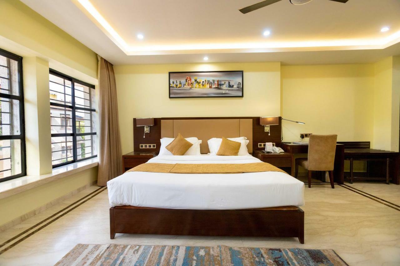 Hotel Godwin - Colaba Bombaim Exterior foto